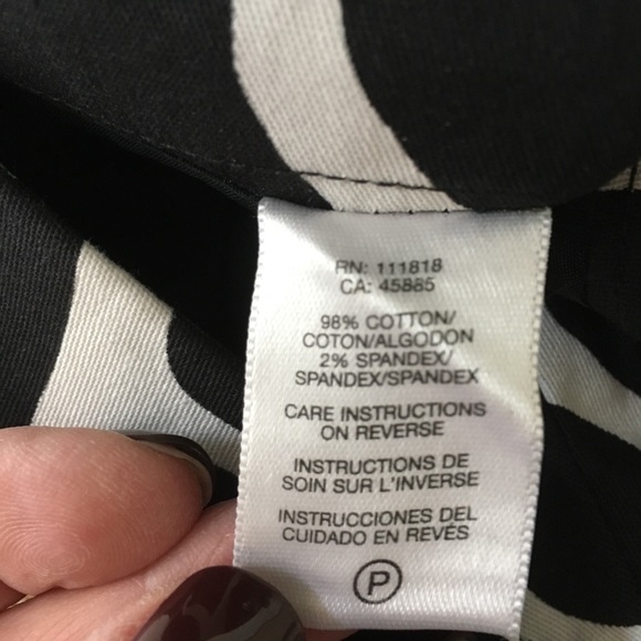 Michael Kors Black and White Giraffe Print Mini Cotton Skirt Gold Zippers 8P - Picture 6 of 6